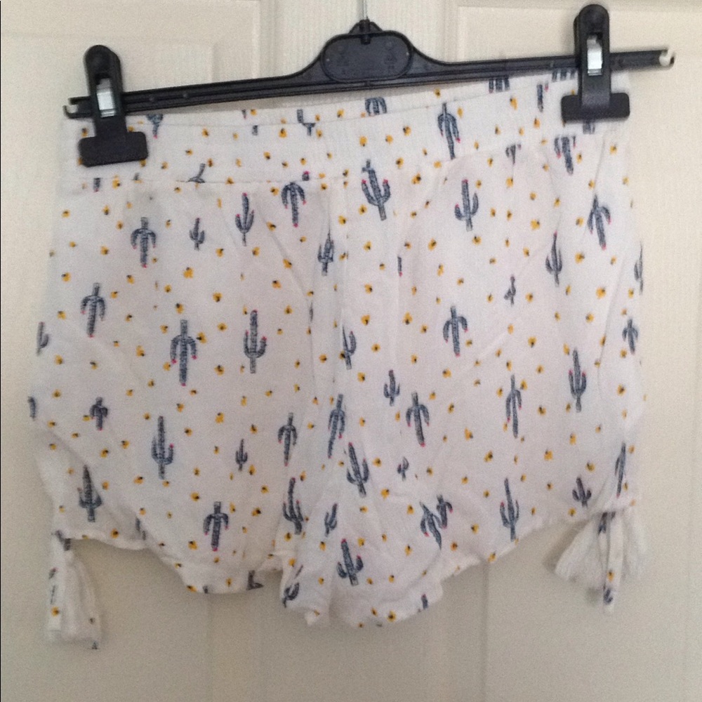 Forever 21 cactus white flowy shorts medium